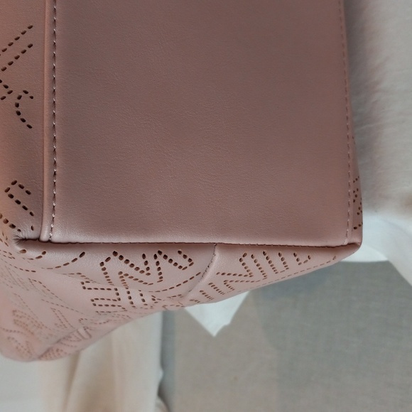 Tote - Picture 5 of 16